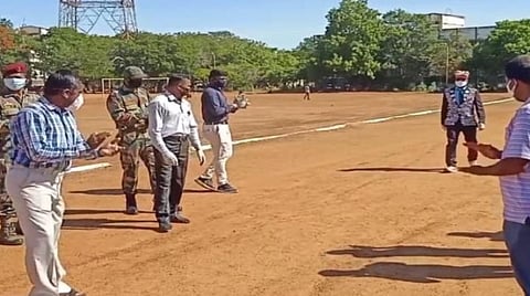 கிராமங்களில் கரோனா விழிப்புணர்வு ஏற்படுத்த ஆயிரம் கி.மீ. பின்னோக்கி நடக்கும் ராணுவ வீரர்