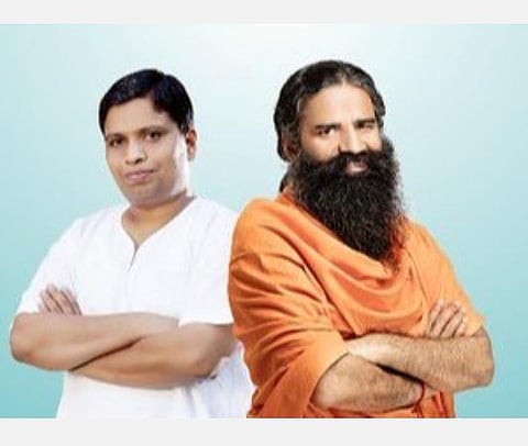 பதஞ்சலி நிறுவன இயக்குநர் பாலகிருஷ்ணா, யோகா குரு பாபா ராம்தேவ் : கோப்புப்படம்