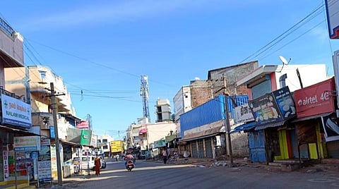 தளர்வில்லாத ஊரடங்கால் வெறிச்சோடிய மதுரை: வீட்டிற்குள் முடங்கிய பொதுமக்கள்