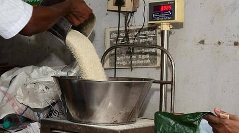 6 முதல் டோக்கன் விநியோகம் ரேஷன் பொருட்கள் இம்மாதமும் இலவசம்: தமிழக அரசு அறிவிப்பு