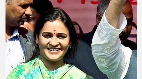 சமாஜ்வாதிக் கட்சியை பிளவுபடுத்த காய்நகர்த்தும் யோகி: முலாயம் சிங் யாதவ் மருமகள் பாஜகவில் இணைகிறார்?