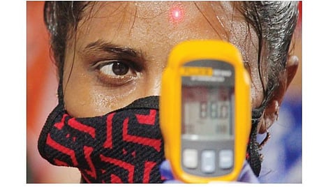 கோவிட் - 19 பரிசோதனை: அரசு நிஜமாகவே அக்கறை காட்டுகிறதா?