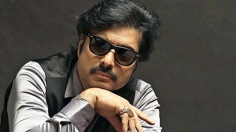 சுயசரிதை எழுதி வரும் கார்த்திக்