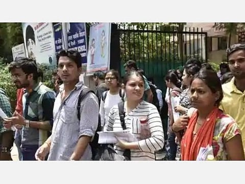 பல்கலைக்கழக இறுதி செமஸ்டர் தேர்வுகளைக் கட்டாயம் நடத்தவேண்டும்: மத்திய உள்துறை அமைச்சகம் கடிதம்