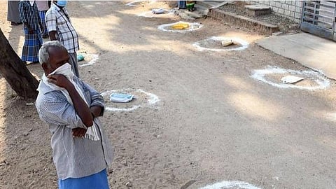 தமிழக அரசின் தாமத அறிவிப்பால் ரேஷன் பொருட்கள் கிடைக்காமல் மக்கள் தவிப்பு 