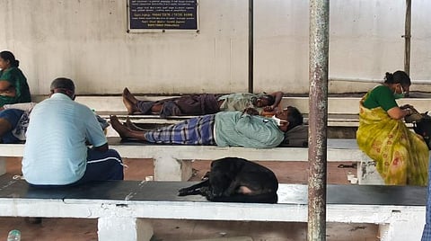 கோவிட்-19 சிகிச்சை: ஒருங்கிணைப்பும் ஊழியர் பாதுகாப்பும் மேம்படுத்தப்பட வேண்டும்; இரட்டை நோய்களுடன் வென்றவரின் அனுபவப் பகிர்வு