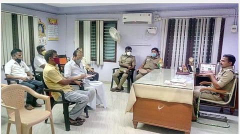 வர்த்தகர்கள் - காவலர்கள் கலந்தாய்வுக் கூட்டம்;  சாத்தான்குளம் சம்பவத்தை அடுத்து குடந்தை டிஎஸ்பி ஏற்பாடு