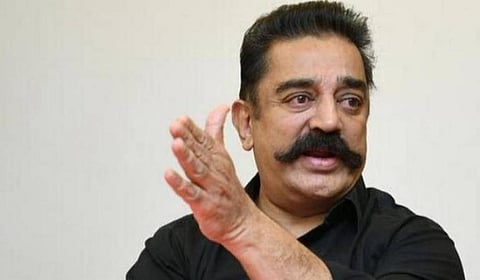 கரோனா அறிகுறிகள் இருப்பவர்கள் பரிசோதனைக்காக நேரடியாக ஆய்வகங்களை அணுகுமாறு அறிவிக்க வேண்டும்: கமல் வலியுறுத்தல்