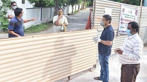 வாட்ஸ் அப் வீடியோ அழைப்பு மூலம் தனிமைப்படுத்தப்பட்டவர்களுக்கு ஆலோசனை வழங்கும் கோவை மாநகராட்சி நிர்வாகத்தினர்