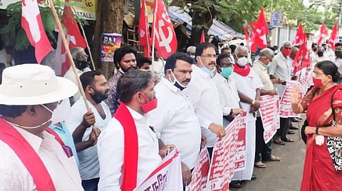 இடதுசாரிக் கட்சியினர் போராட்டம்.