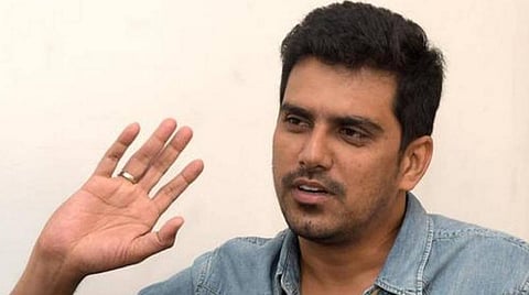 ஆன்லைன் வகுப்புகள்: கல்வி நிறுவனங்களைச் சாடிய எஸ்.ஆர்.பிரபு