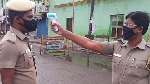 மதுரை காவல்துறையினருக்கு தினமும் காய்ச்சல், ஆக்சிஜன் அளவு பரிசோதனை: கரோனாவில் இருந்து பாதுகாக்க  ஏற்பாடு