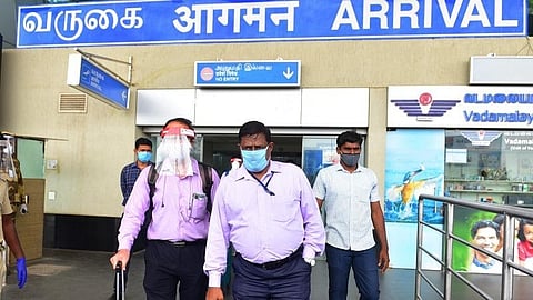 சாத்தான்குளம் விவகாரம்: விமானம் மூலம் மதுரை வந்த சிபிஐ அதிகாரிகள் குழு- தூத்துக்குடியில் விசாரணையை தொடங்கியது 