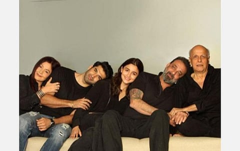 இந்துக்களின் மனதை புண்புடுத்தும் போஸ்டர்?: ‘சடக் 2’ படக்குழுவினர் மீது வழக்கு