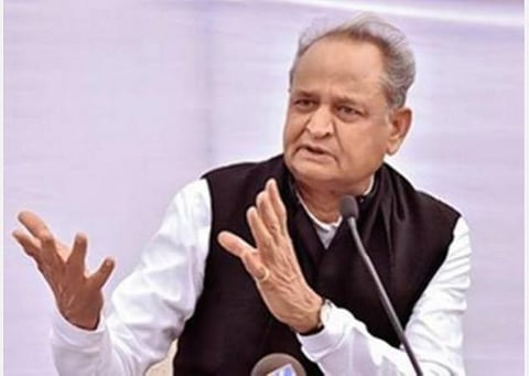 எம்.எல்.ஏ.க்களுக்கு ரூ.15 கோடி வரை அளித்து இழுக்க முயல்கிறது; பாஜகவுக்கு நாட்டு மக்கள் சரியான பாடம் புகட்டுவார்கள்: ராஜஸ்தான் முதல்வர் ஆவேசம்