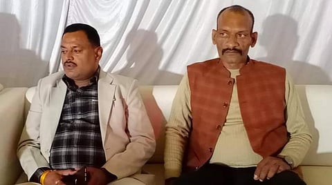 விகாஸ் துபேயுடன்  ராம்விலாஸ் திரிவேதி