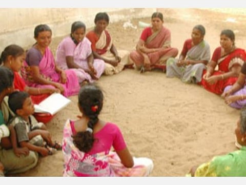 மகளிர் சுய உதவிக் குழுக்களிடம் கடனைக் கேட்டுக் கட்டாயப்படுத்தும் நிறுவனங்கள்: தமிழக அரசு, ரிசர்வ் வங்கிக்கு உயர் நீதிமன்றம் நோட்டீஸ்