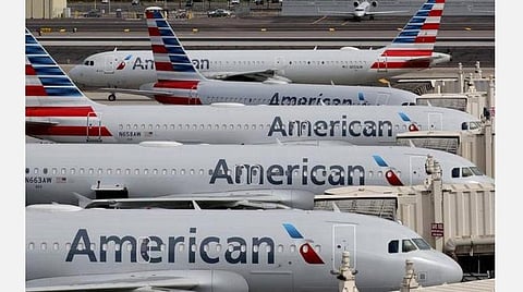 கரோனா கோரத்தாண்டவம் | அமெரிக்கன் ஏர்லைன்ஸ்: 25,000 பணியாளர்களை வேலையை விட்டு அனுப்ப முடிவு