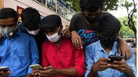 பிளஸ் 1, பிளஸ் 2 மதிப்பெண் அரசாணையை ரத்து செய்யக் கோரி உயர் நீதிமன்ற மதுரைக் கிளையில் வழக்கு