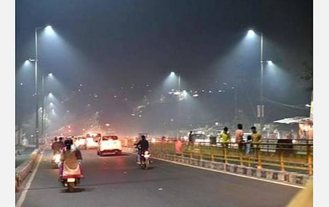 இ-பாஸ் கிடைக்கப் பெறாதவர்கள் நள்ளிரவில் பயணிக்கும் அவலம்: கட்டுப்பாடுகளை தளர்த்த வேண்டுகோள்