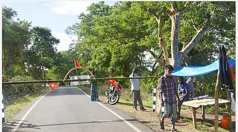 கட்டுப்பாடு மிகுந்த கரோனா சோதனைச்சாவடி; விழிப்புணர்வு மிக்க பொக்காபுரம் பழங்குடிகள்!