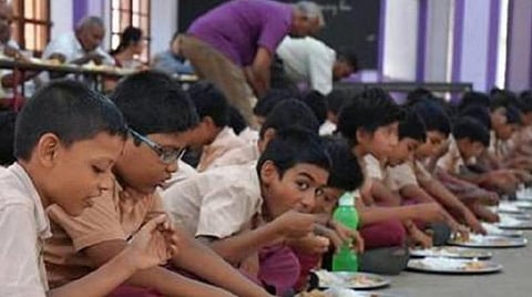 சத்துணவு சாப்பிடும் மாணவர்களுக்கு அரிசி, பருப்பு விநியோகம்: தென்காசி மாவட்ட நிர்வாகம் அறிவிப்பு 