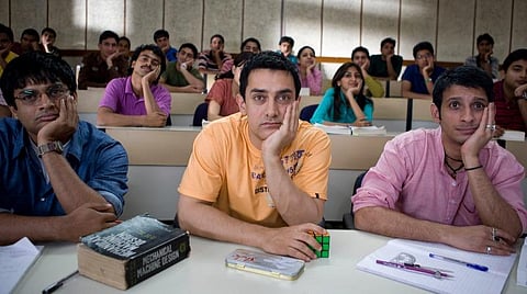 '3 இடியட்ஸ்' தயாரிப்பாளர் மீது சேத்தன் பகத் புகார்: பாலிவுட்டில் உருவான புது சர்ச்சை