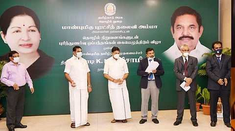 16 தொழில் நிறுவனங்களுடன் ரூ.5137 கோடி புரிந்துணர்வு ஒப்பந்தம்: முதல்வர் முன்னிலையில் கையெழுத்து