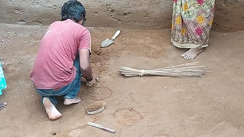 கீழடி அகழாய்வில் கட்டுமானத்திற்கு பயன்படுத்திய வட்ட வடிவ துளைகள் கண்டுபிடிப்பு