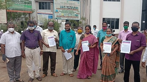 மனு அளிக்க வந்த ஜாக்டோ- ஜியோ அமைப்பினர்.