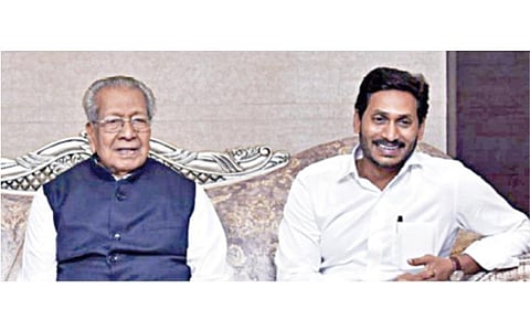 வெவ்வேறு இடங்களில் பேரவை, தலைமை செயலகம், உயர் நீதிமன்றம்; ஆந்திராவுக்கு 3 தலைநகரங்கள்: அரசின் சட்ட மசோதாவுக்கு ஆளுநர் பிஸ்வபூஷண் ஒப்புதல்