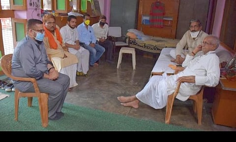 படவிளக்கம்: ராமஜென்ம பூமி தீர்த்த ஷேத்ரா அறக்கடளை நிர்வாகிகளுடன் வசீம் ரிஜ்வீ சந்தித்து பேசிய போது எடுத்த படம்