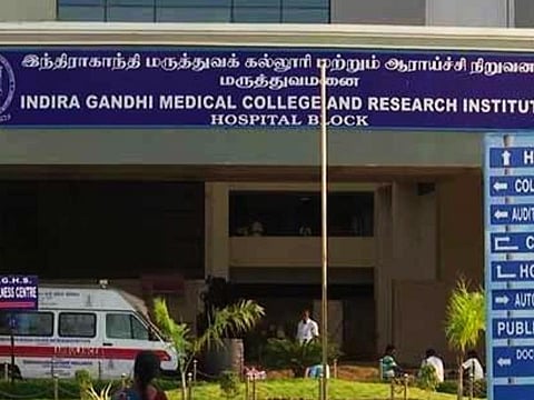 போதிய படுக்கை வசதி இல்லை: புதுச்சேரியில் காத்திருக்கும் கரோனா நோயாளிகள்; பரிசோதனை முடிவுகளும் தாமதம் எனப் புகார்