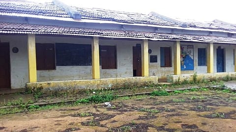 பயனற்ற நிலையில் கோக்கலாடா பள்ளி: பயன்பாட்டுக்கு வருமா என மக்கள் எதிர்பார்ப்பு