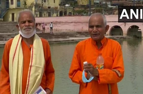 புனித நீர், மண் சேகரித்து அயோத்திக்கு வந்துள்ள சகோதரர்கள் : படம் | ஏஎன்ஐ.