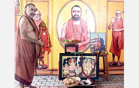 அயோத்தியில் ராமர் கோயில் அமைப்பதற்காக நாளை நடைபெறும் பூமி பூஜைக்காக காஞ்சிபுரம் சங்கர மடத்தில் இருந்து சென்ற பூஜை பொருட்கள்.