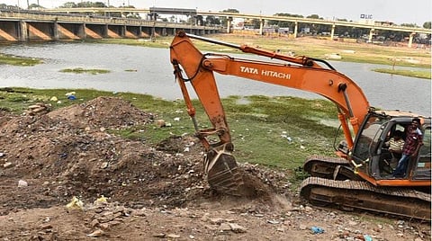 பருமழையால் வைகை ஆறு ஸ்மார்ட் சிட்டி பணிகள் பாதிக்கும் அபாயம்: மாநகராட்சி விரைவுப்படுத்துமா?