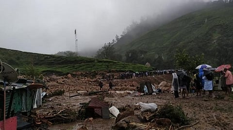 மூணாறில் நிலச்சரிவு: 15 பேர் பலி; 50-க்கும் மேற்பட்டோர் மாயம்- மழையால் மீட்புப்பணியில் சுணக்கம்