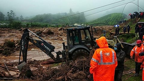கேரள நிலச்சரிவில் சிக்கி தென்காசி மாவட்டத்தின் ஒரே குடும்பத்தைச் சேர்ந்த 6 பேர் மாயம்; ஒருவர் பலி