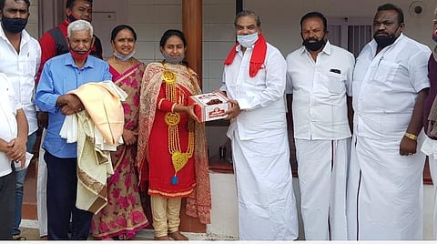 சிவில் தேர்வில் வெற்றி பெற்ற மல்லிகாவுக்கு ஸ்டாலின் வாழ்த்து