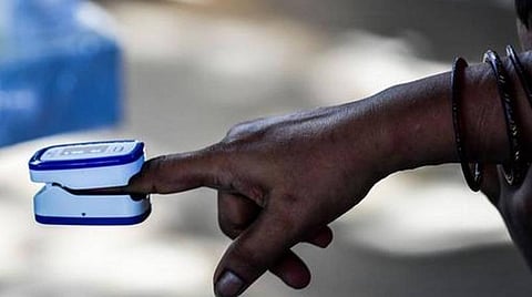 வீடுகளில் தனிமைப்படுத்தப்பட்டவர்களை கண்காணிக்க ‘அம்மா கோவிட் ஹோம் கேர் திட்டம்’ அடுத்த வாரம் தொடக்கம்: ரூ.2,500-க்கு பல்ஸ் ஆக்சிமீட்டர் அடங்கிய சிறப்பு பெட்டகம்