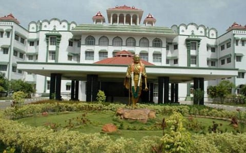 உயர் நீதிமன்ற கிளையில் வீடியோ கான்பரன்ஸ் விசாரணையில் 4832 வழக்குகளுக்கு தீர்வு