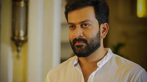 கேரள விமான விபத்தில் உயிரிழந்த விமானி தீபக் வசந்த் சாதே மறைவுக்கு ப்ரித்விராஜ்அஞ்சலி