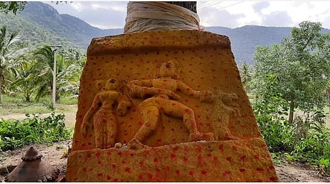 மரிமாணிக்குப்பம் கிராமத்தில் கண்டெடுக்கப்பட்ட பன்றிக்குத்திப்பட்டான் கல்