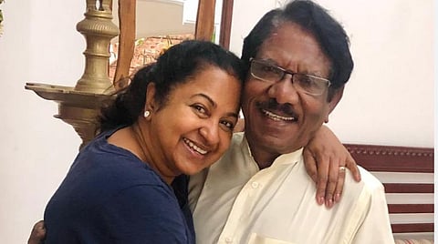 42 ஆண்டுகள் நிறைவு: பாரதிராஜாவின் வாழ்த்தால் நெகிழ்ந்த ராதிகா