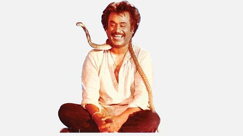 காட்சியும் ரசனையும்: ஸ்டைலாகப் பாம்பைப் பிடிக்கும் ரஜினி