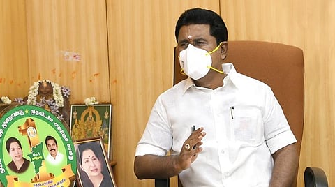 ஆய்வுக் கூட்டத்தில் பேசும் அமைச்சர் காமராஜ்