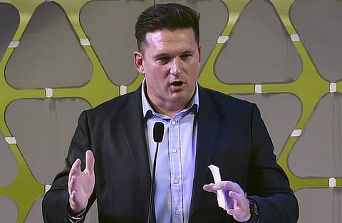 கருப்பரின வீரர்களை ஒதுக்கிய  ‘இனவெறி’ கேப்டனா? : சில வீரர்களின் காட்டமான புகார்களை மறுக்கும் கிரேம் ஸ்மித்