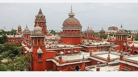 உரிமை மீறல் நோட்டீஸுக்கு எதிரான திமுக எம்எல்ஏக்கள் வழக்கு: தேதிக் குறிப்பிடாமல் ஒத்தி வைப்பு