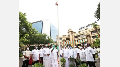 74 வது சுதந்திர தினம்: அறிவாலயத்தில் தேசிய கொடியேற்றினார் ஸ்டாலின்